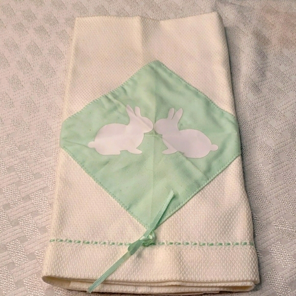 Willett's porcelain bunny towel and doily - Picture 7 of 9